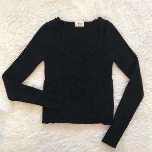 Wilfred Black Scalloped Knit Top. Never worn. In great condition.